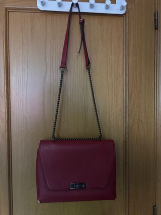 Bolso de piel rojo