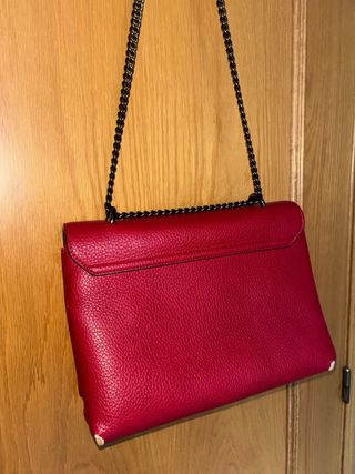 Bolso de piel rojo