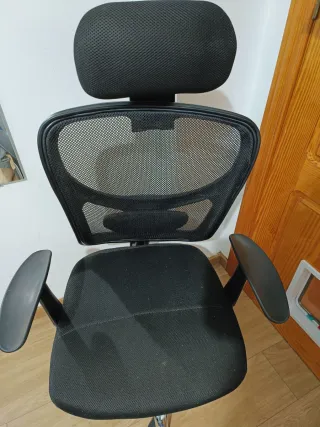 Silla de oficina ergonómica con ruedas