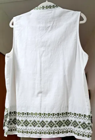 Blusa blanca bordada verde talla L