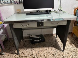Escritorio de hierro