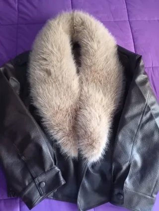 Chaqueta de cuero con cuello de pelo
