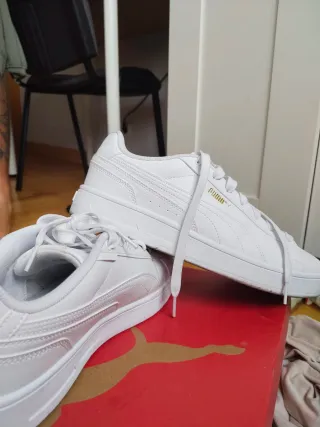 Zapatos Puma Blancos y Dorados Originales