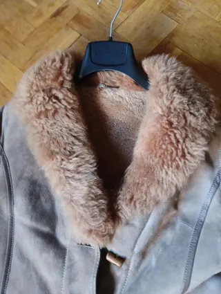 Abrigo largo piel vuelta beige/marrón