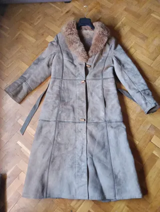 Abrigo largo piel vuelta beige/marrón