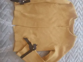 Cardigan senape con fiocchi