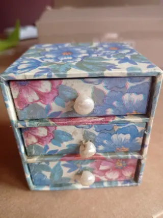 Mini joyero organizador floral 7'5x7'5x 7 cm.