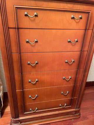 Dormitorio completo: cama, mesitas y cómoda