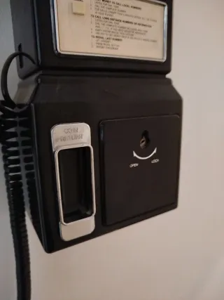 Teléfono de pared americano
