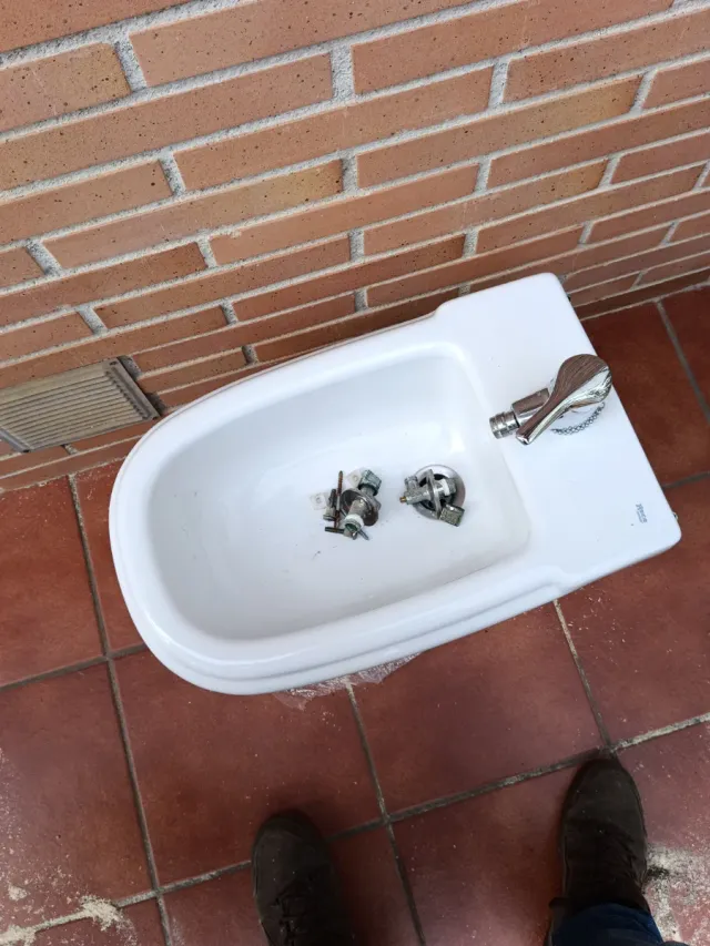 Bidé y pica usados