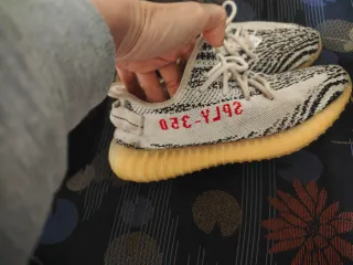 Adidas Yeezy Boost 350 V2 Zebra