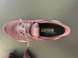 Zapatillas New Balance Moradas y Blancas