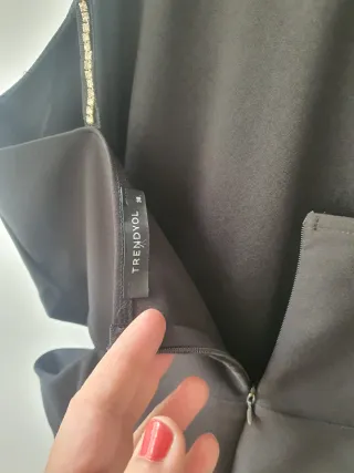 Mono negro con pedrería en asas