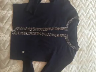 Cardigan blu notte con dettagli oro