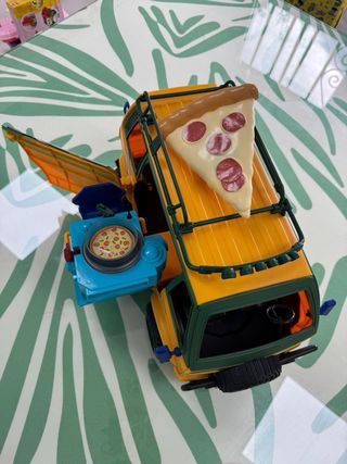 Furgoneta Pizza Tortugas Ninja + 4 Figuras