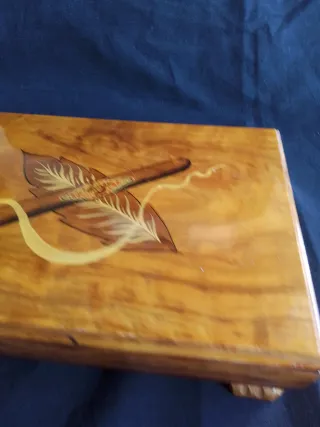 Scatola di sigari e sigarette con musica