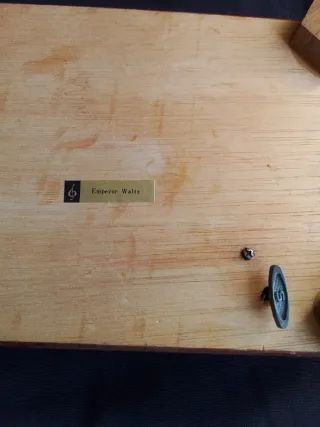 Scatola di sigari e sigarette con musica