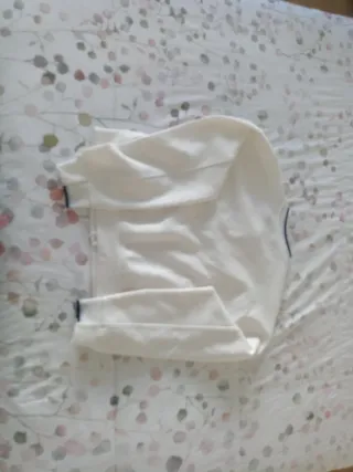 Sudadera infantil con cremallera.