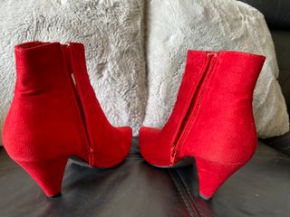 Botines rojos piel vuelta
