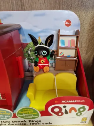 Casa di Bing con personaggi e mobili