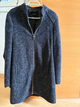 Abrigo Stradivarius gris oscuro Talla S