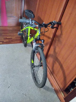 Bicicleta B TWIN Rockrider 24