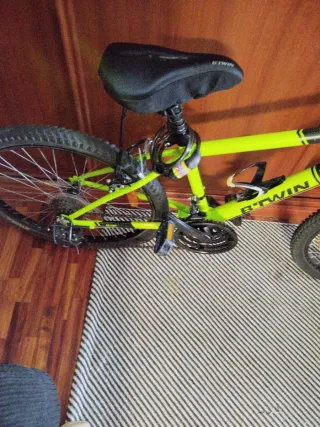 Bicicleta B TWIN Rockrider 24