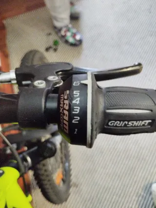 Bicicleta B TWIN Rockrider 24