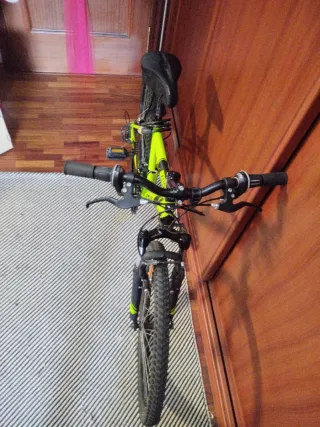 Bicicleta B TWIN Rockrider 24