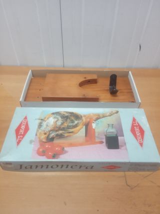 Jamonero de madera y metal