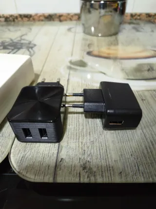 Móvil Sony Xperia Azul marino 2 cargadores 1 doble