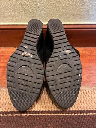 Botines de ante negro con cuña