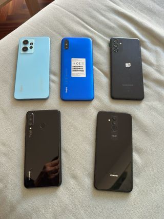 CONFEZIONE DA 5 TELEFONI — PERFETTE CONDIZIONI — OTTIMO AFFARE