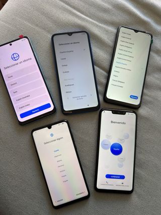 CONFEZIONE DA 5 TELEFONI — PERFETTE CONDIZIONI — OTTIMO AFFARE