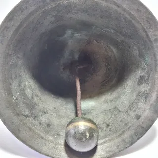 Antica Campana XVIII/Xix iN bronzo fuso e rilievi