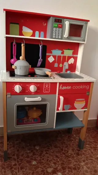 Cucina giocattolo in legno