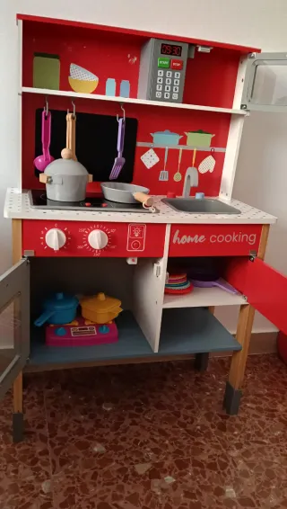 Cucina giocattolo in legno