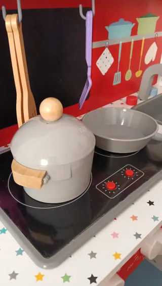 Cucina giocattolo in legno
