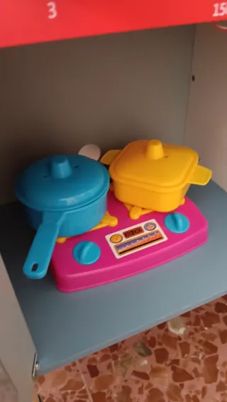 Cucina giocattolo in legno