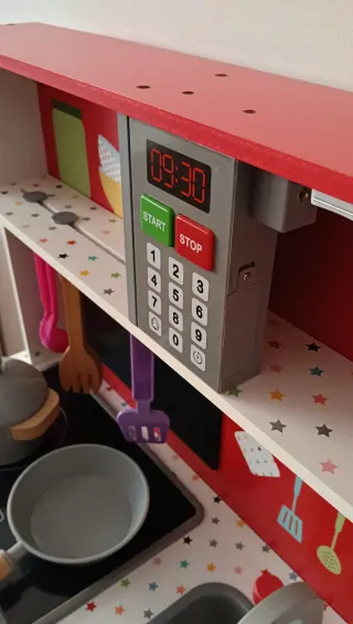 Cucina giocattolo in legno