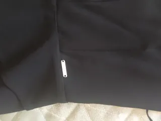 Top con stecche al seno e volant