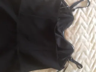 Top con stecche al seno e volant