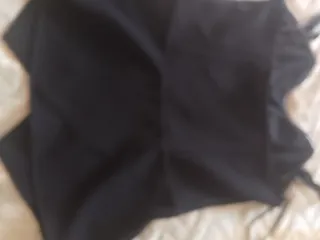 Top con stecche al seno e volant