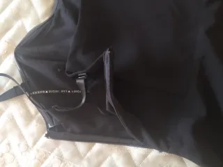 Top con stecche al seno e volant