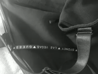 Top con stecche al seno e volant