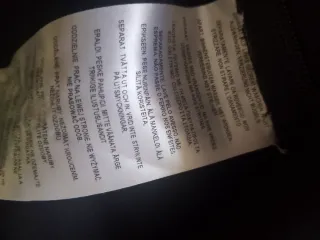 Top con stecche al seno e volant