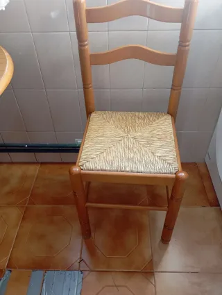 Tavolo da cucina ovale con 6 sgabelli e 2 sedie