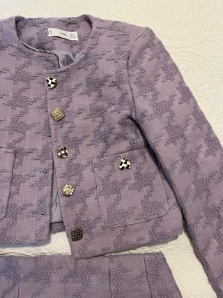 Traje lila Mango chaqueta y falda
