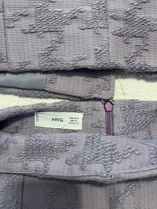 Traje lila Mango chaqueta y falda