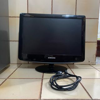 Samsung SyncMaster - TV/ Monitor LCD circa 19”